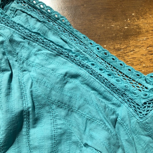 NWT FINAL REDUCTION Cold Shoulder Crochet Top Sz S - Picture 6 of 8